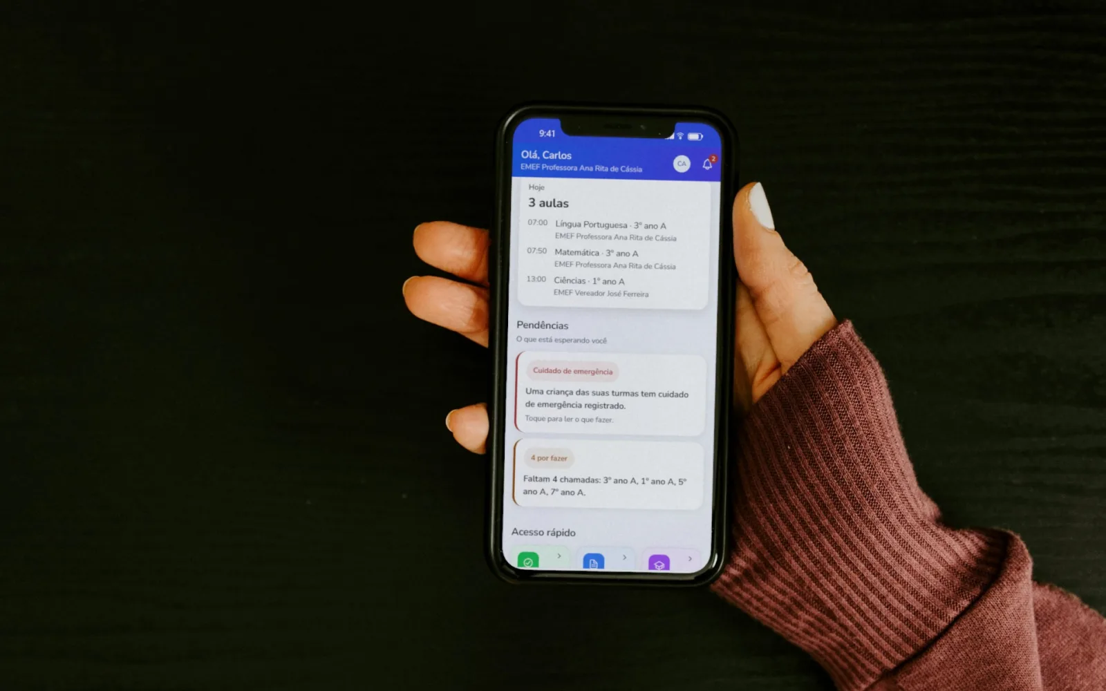 Aplicativo do Professor no celular, com as aulas do dia e as pendências