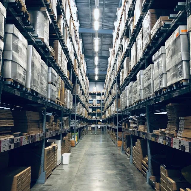 Armazém com o estoque organizado